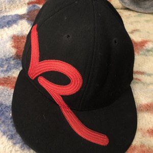 ROCAWEAR FITTED BALL CAP Black w/red R sz 7-1/4